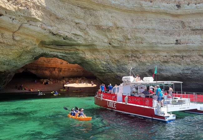 Gite in barca alla grotta di Benagil